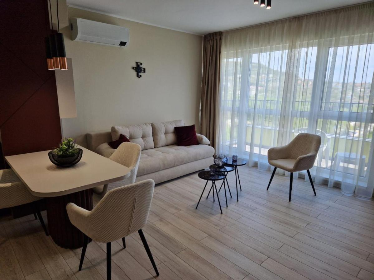 Papaya Apartments Varna Bagian luar foto
