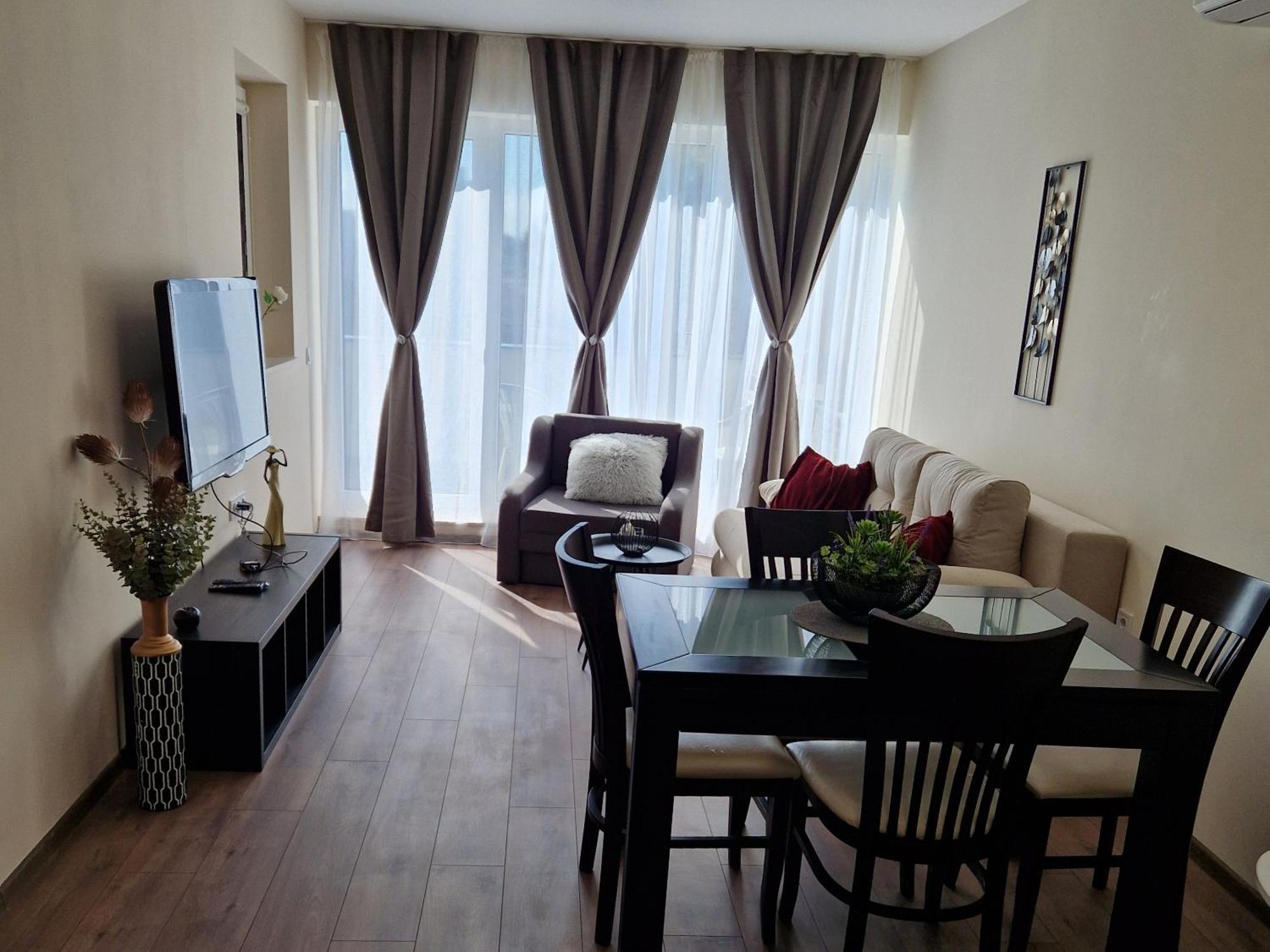 Papaya Apartments Varna Bagian luar foto