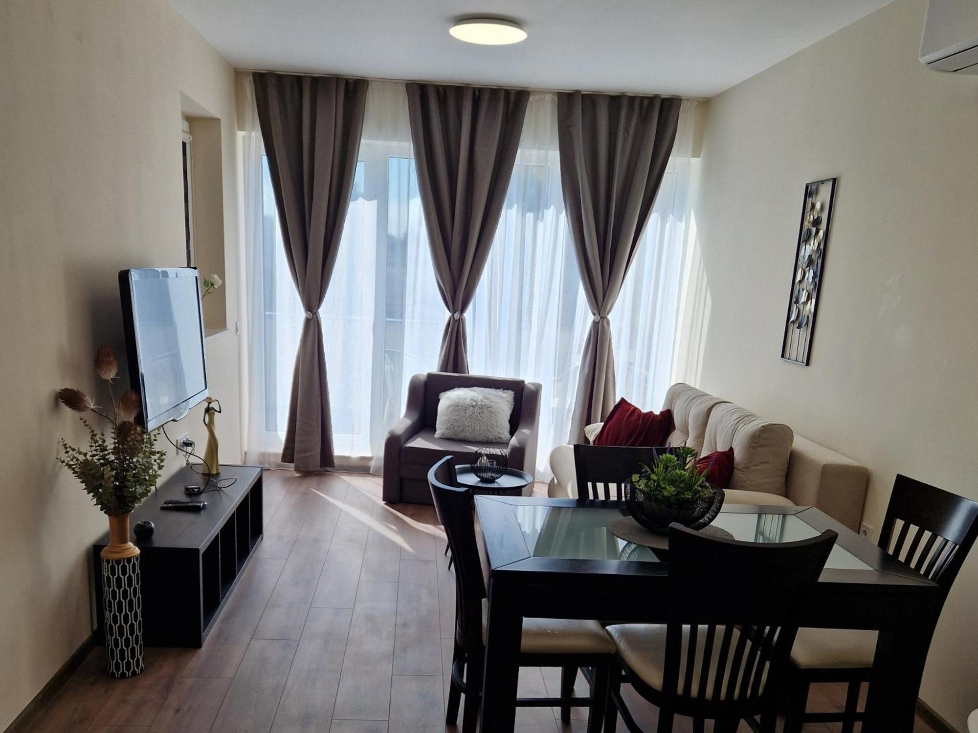 Papaya Apartments Varna Bagian luar foto